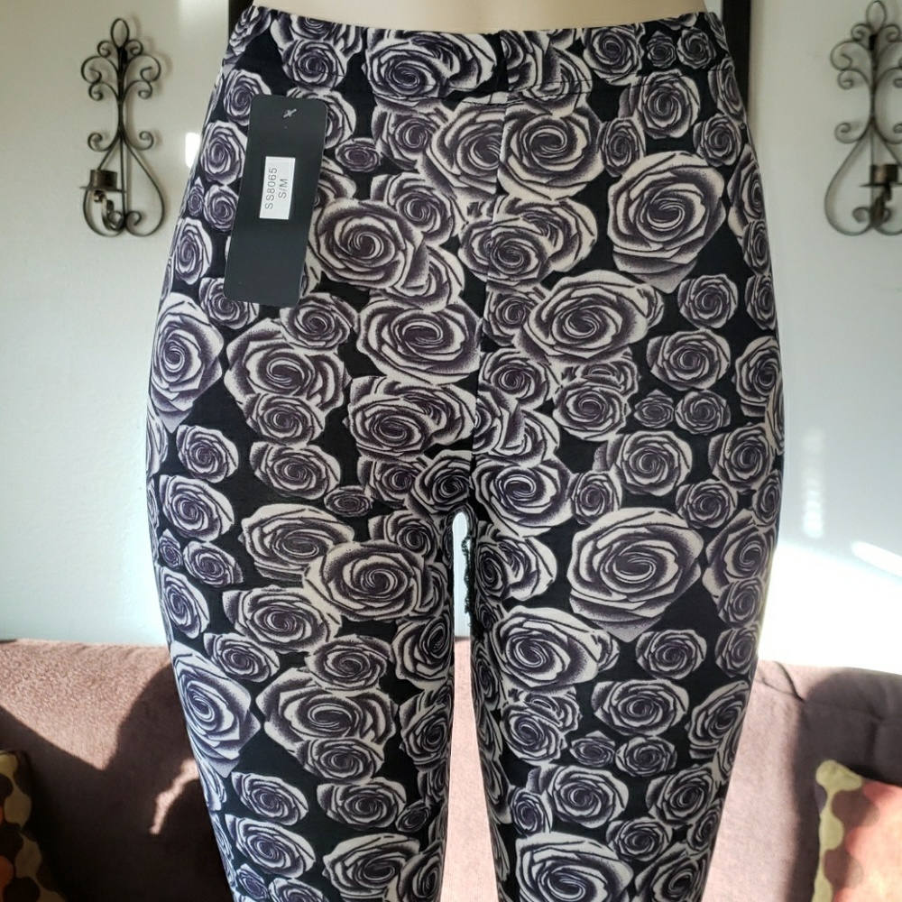 NWT Shosho Flower leggings